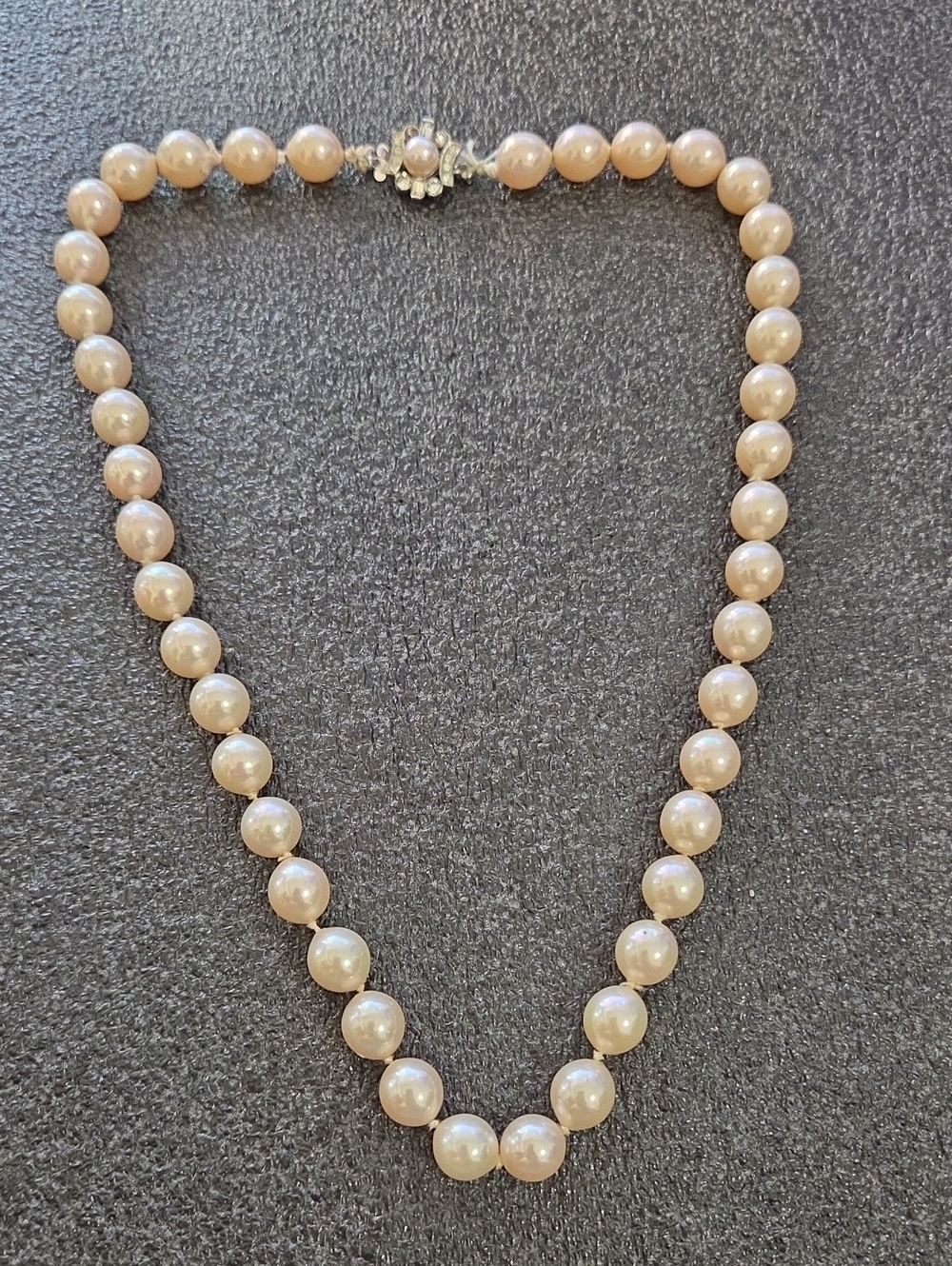 vintage single-strand Vendôme faux pearl necklace